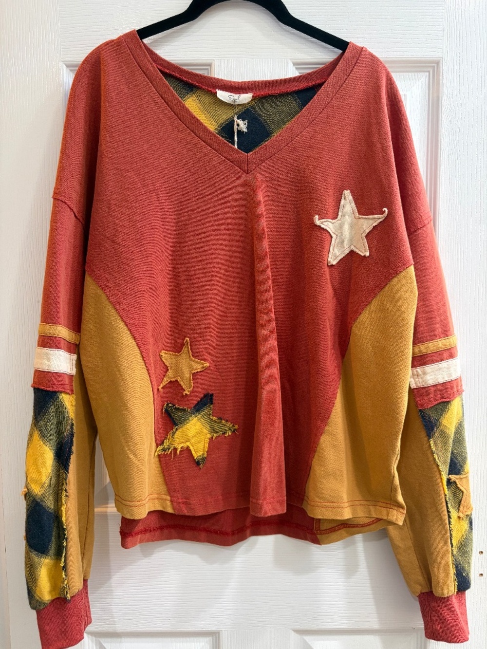 New Easel Patchwork Stars Appliqué Sweatshirt V Neck Mixed Media Orange Small